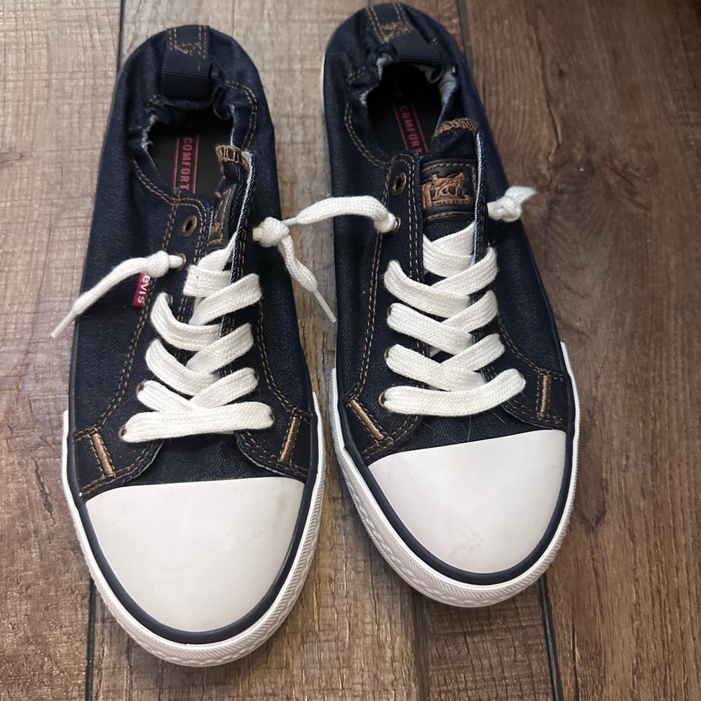 Size 9. Never worn denim shoes